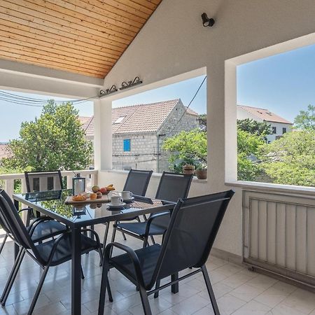 Center Apartment Golden Ray Бол Екстер'єр фото